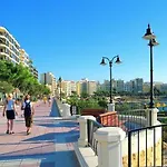 Modern In The Area Of סליאמה